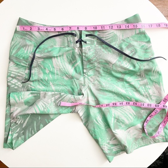 Lululemon Men’s 9” Current State Board Swim Short Green Size 31 - Picture 3 of 10